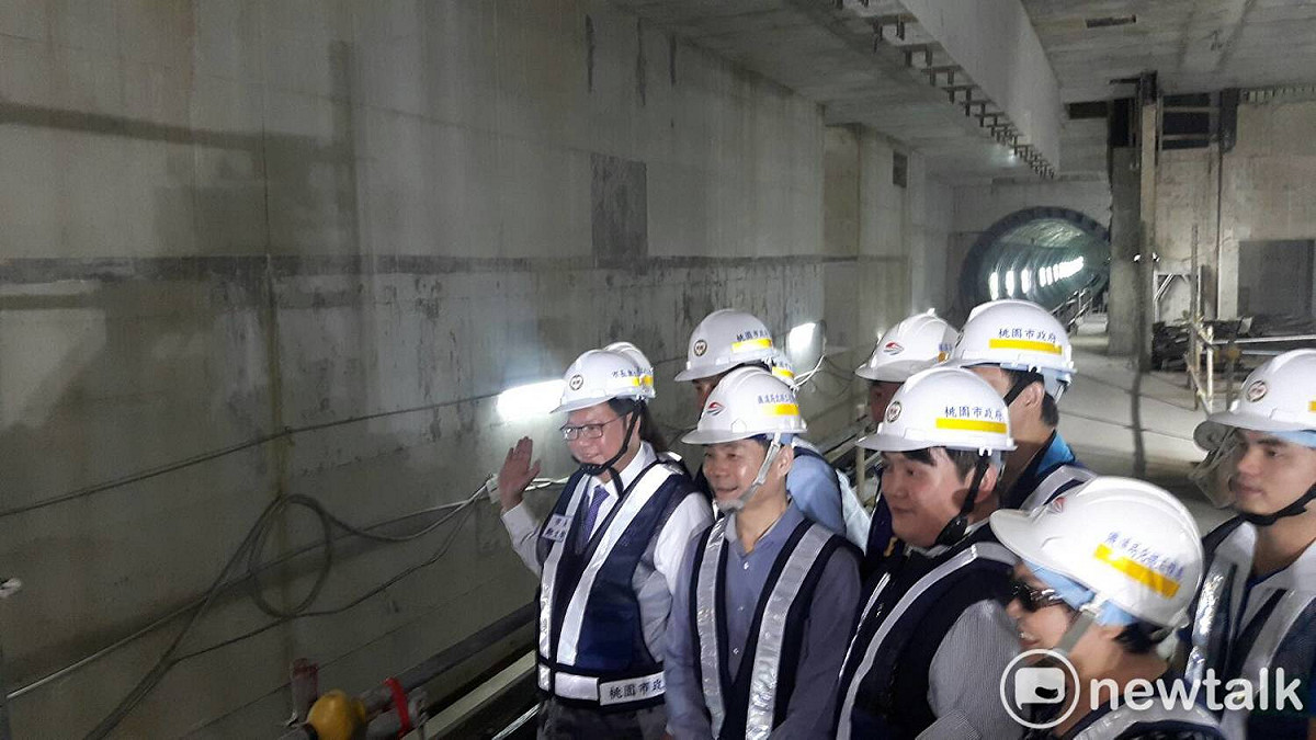 鄭文燦要求市府捷運局與交通部合作，力拚機場捷運A22老街溪站提早於110年完成通車。 圖：林昀真／攝