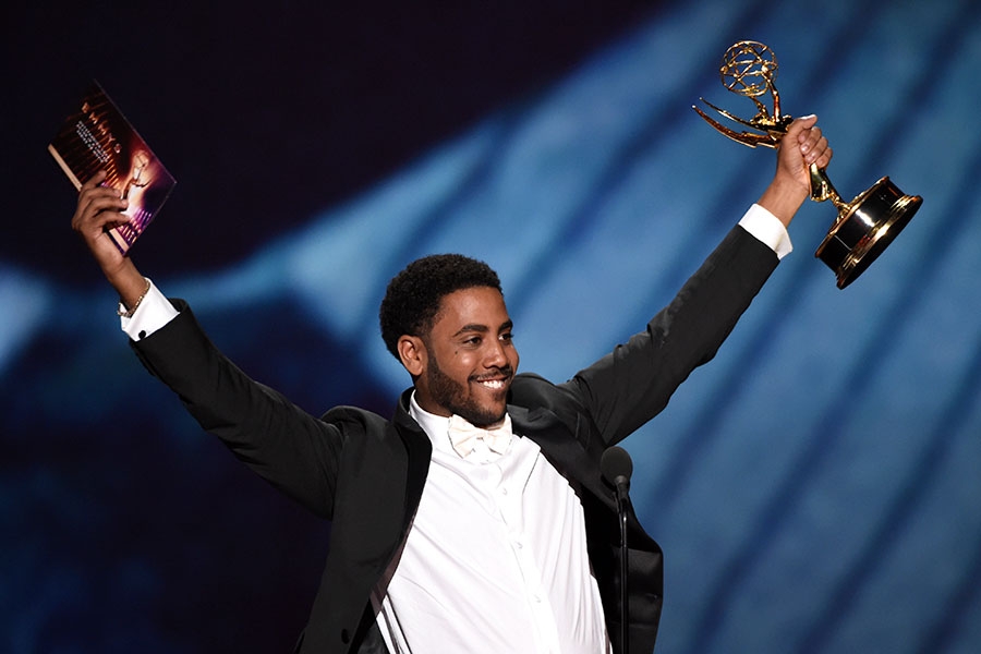 賈里爾•杰羅姆（Jharrel Jerome）以作品「當他們看我們」 ，在限量系列或電影中奪得艾美獎最佳男主角。 圖：翻攝自艾美獎官網