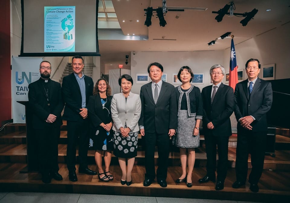 一直以來台灣只能在聯合國外圍舉辦活動，難以踏入聯合國大門，但此次紐約代表處長徐儷文（左四）成功突破。 圖：翻攝自駐紐約台北經濟文化辦事處臉書