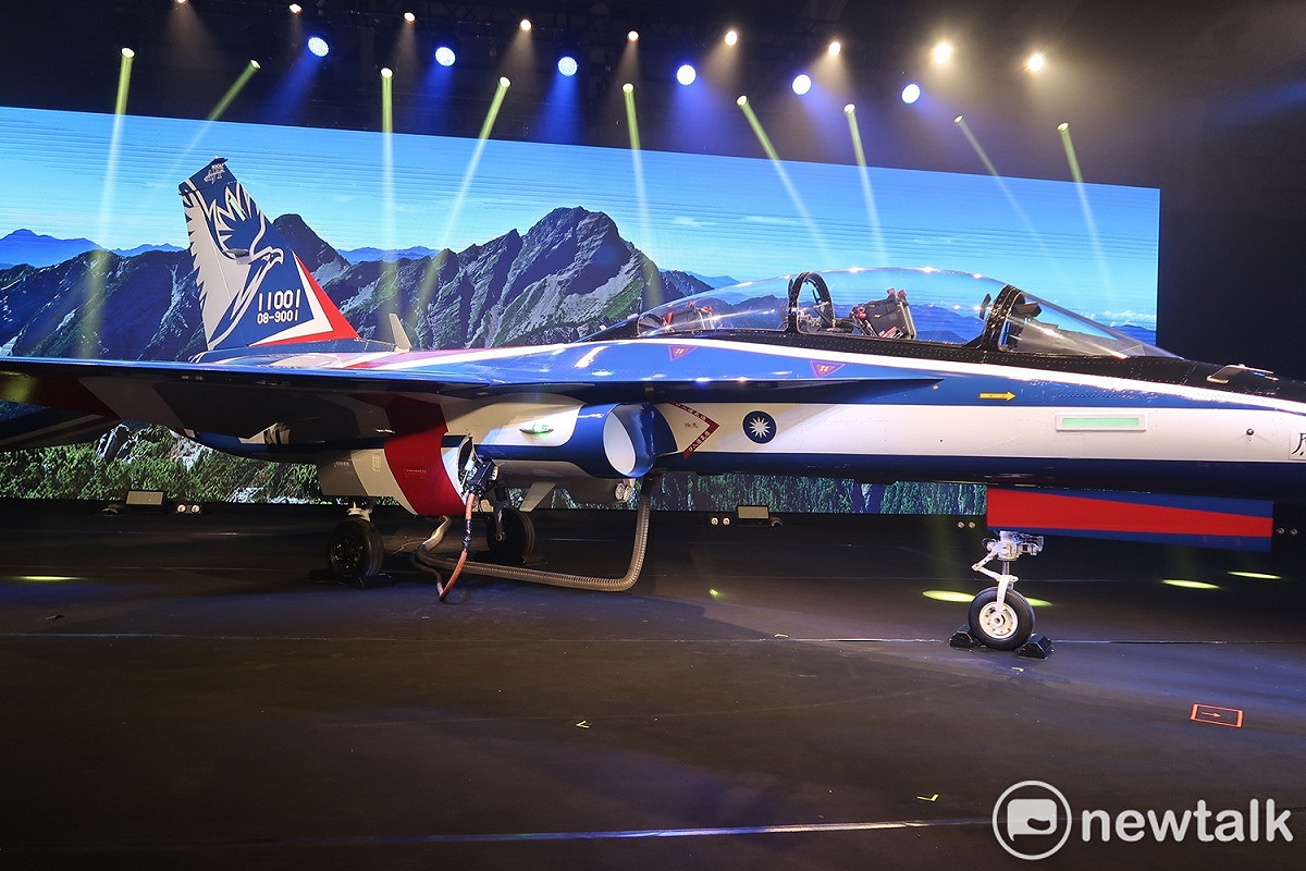 新式高教機原型機勇鷹號。 圖：林朝億/攝