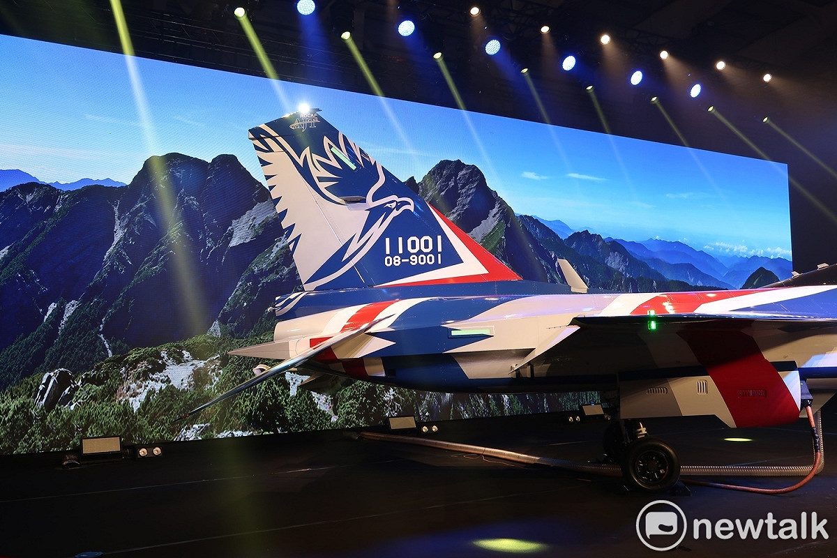 新式高教機原型機勇鷹號。 圖：林朝億/攝