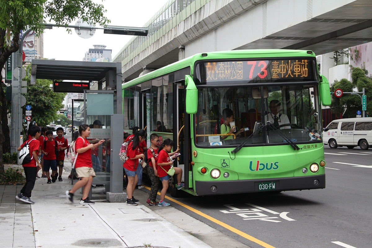 為讓台中市公車按表操課，交通局宣布10月起公車誤點脫班系統自動開罰。 圖：台中市政府交通局／提供