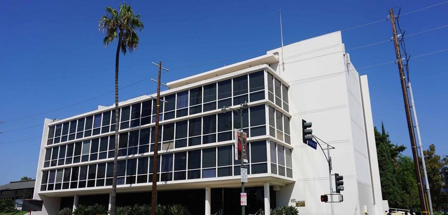 駐洛杉磯台北經濟文化辦事處23日在威爾榭大道（Wilshire Blvd）4401號舉行新館舍籌備處揭牌儀式。 圖：中央社/提供