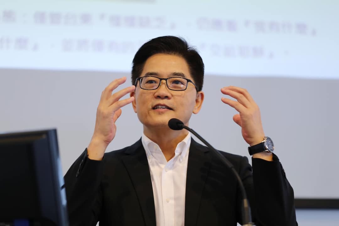 黃健庭證實他就是郭台銘的副手，立刻成為媒體關注的對象。 圖：翻攝自黃健庭臉書(資料照片)