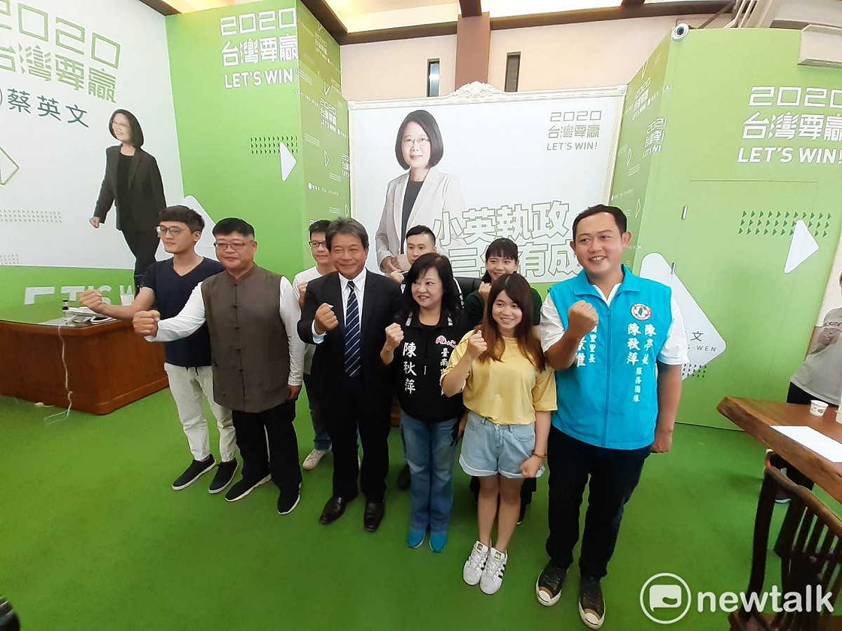 郭信良今日宣布，設置在永康的小英台南市後援總會已經準備好了，他要邀請大家作伙挺台灣。 圖：黃博郎／攝
