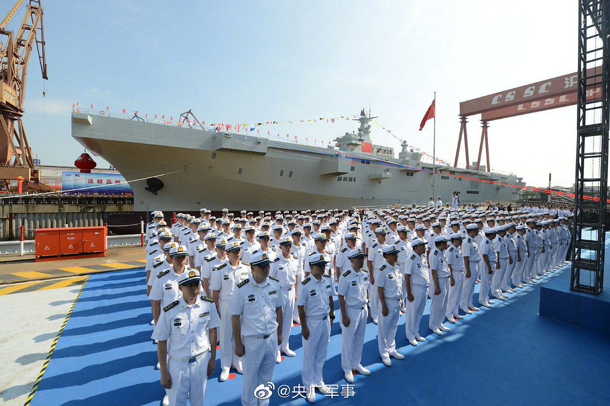 中國大陸075型兩棲攻擊艦25日在上海舉行下水儀式。 圖：翻攝央視軍事頻道