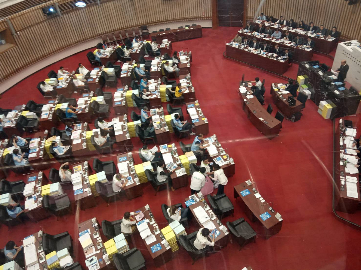 韓國瑜今天赴議會進行施政報告。 圖：孫家銘／攝