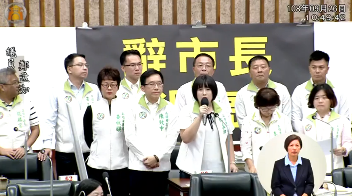 民進黨議員鄭孟洳要求韓11月12日的總質詢「不要請假」，未得到韓國瑜正面回應。 圖：翻攝自高雄市議會臉書