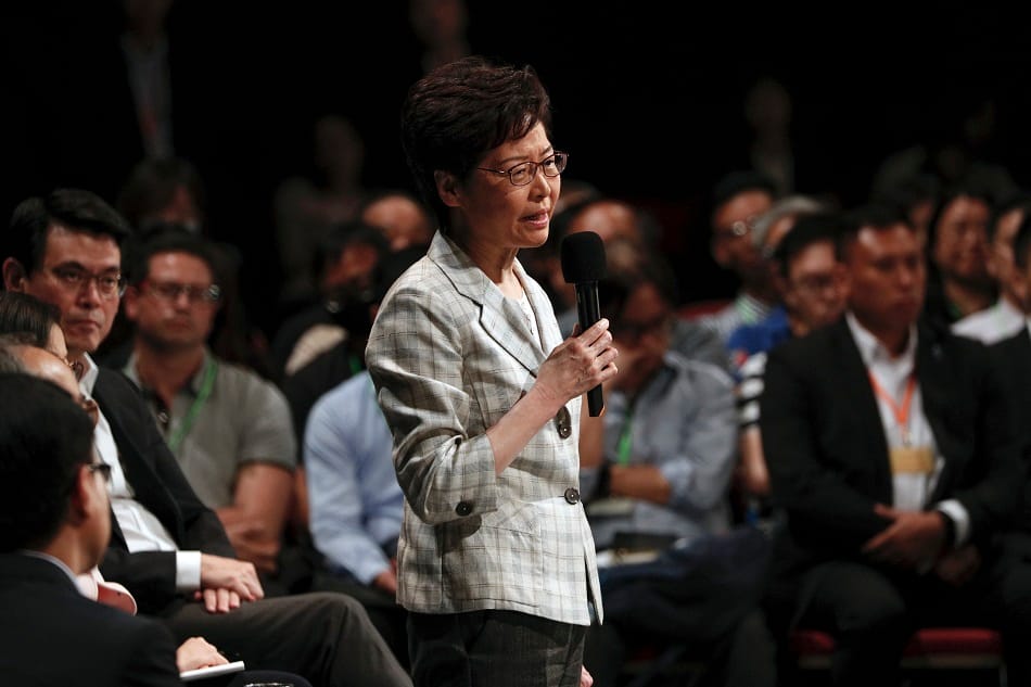 香港行政長官林鄭月娥今（26）晚與市民進行首場「社區對話」。 圖：達志影像/美聯社