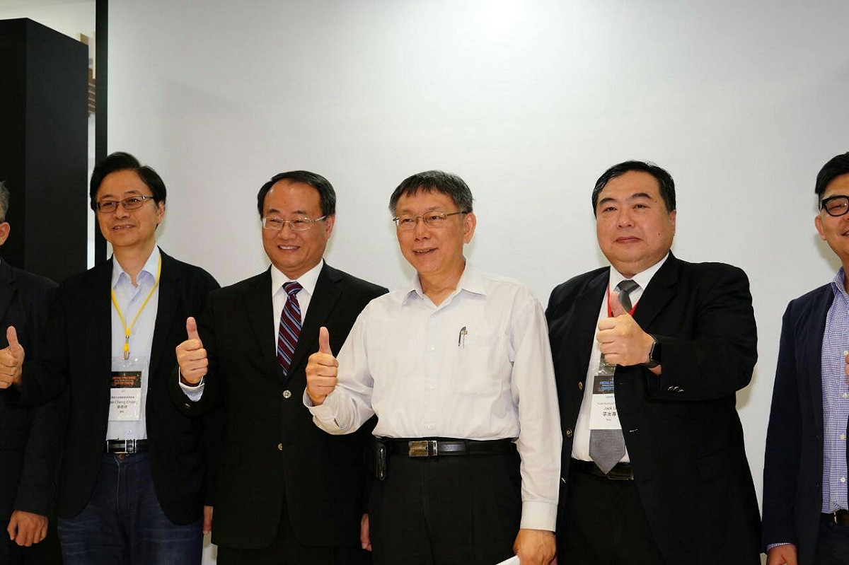 柯文哲表示，自己和親民黨主席宋楚瑜關係不錯，對於任用黃珊珊引發橘營不滿，他認為「解釋解釋就好」。 圖：台北市政府／提供
