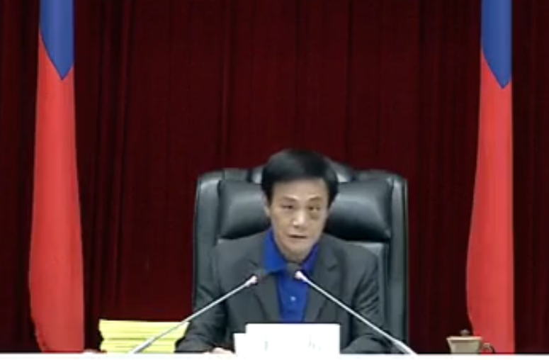 高雄市議長許崑源27日出面護高雄市長韓國瑜，要議員講話不要這麼大聲，議會不是打架的地方。 圖：翻攝高雄市議會
