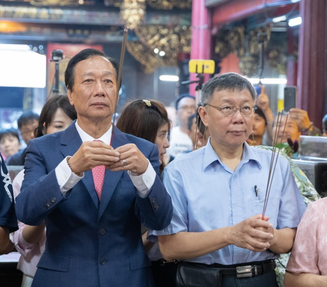 鴻海創辦人郭台銘（左）與台北市長柯文哲（右）合作進程備受各界關注。 圖：民眾黨 / 提供（資料照片）