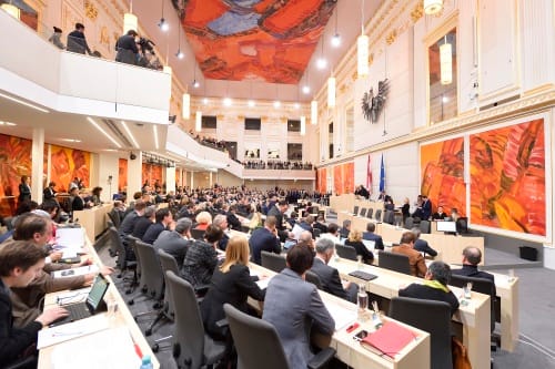 奧地利29日舉行國會提早改選，極右派的奧地利自由黨折損1/3的選票支持 圖：擷取自奧地利國會官網parlament.gv.at