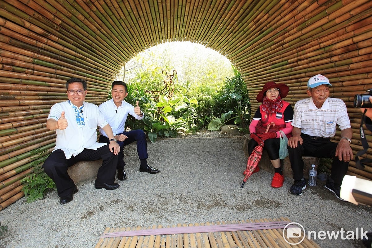 新竹市長林智堅今(2)日率市府團隊走訪農博基地，向桃園市長鄭文燦請教辦理大型活動的秘訣 圖：林昀真／攝