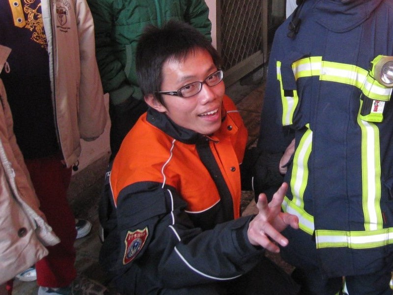 消防員張哲嘉不幸殉職，家人聞訊後悲痛不已，表示張哲嘉從小就很乖巧從不需家人操心。 圖 :	翻攝自張哲嘉臉書