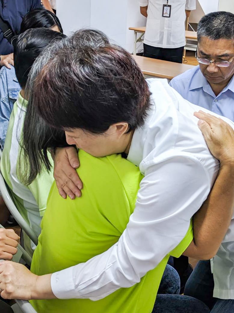 徐國勇、盧秀燕慰問殉職消防員家屬。 台中市政府/提供