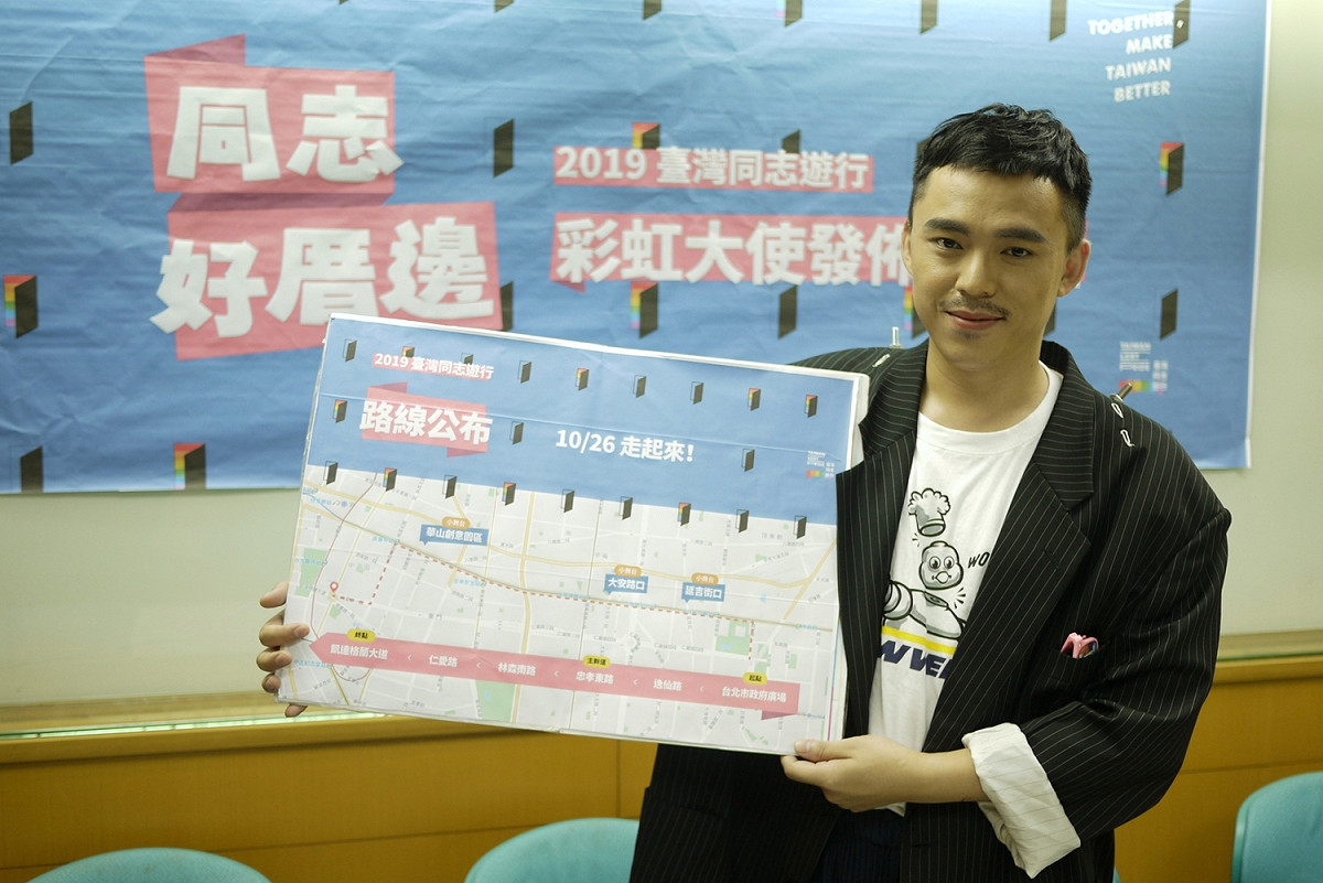 今年適逢台灣「同婚元年」，主辦單位特別請到出櫃的創作歌手HUSH擔任本屆同志遊行的彩虹大使，希望用正面的態度和經驗鼓勵同志社群。 圖：台灣同志諮詢熱線協會提供