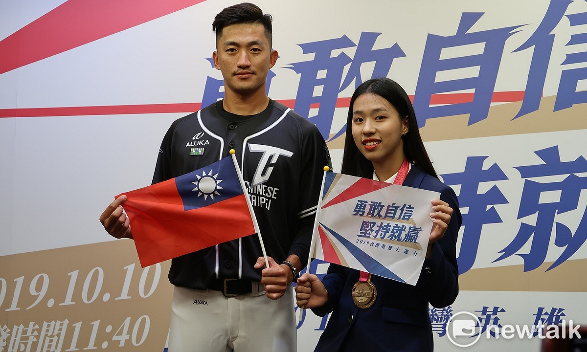 12強台灣棒球選手吳昇峰與汽車噴漆金牌選手楊婷喻。 圖：林朝億/攝