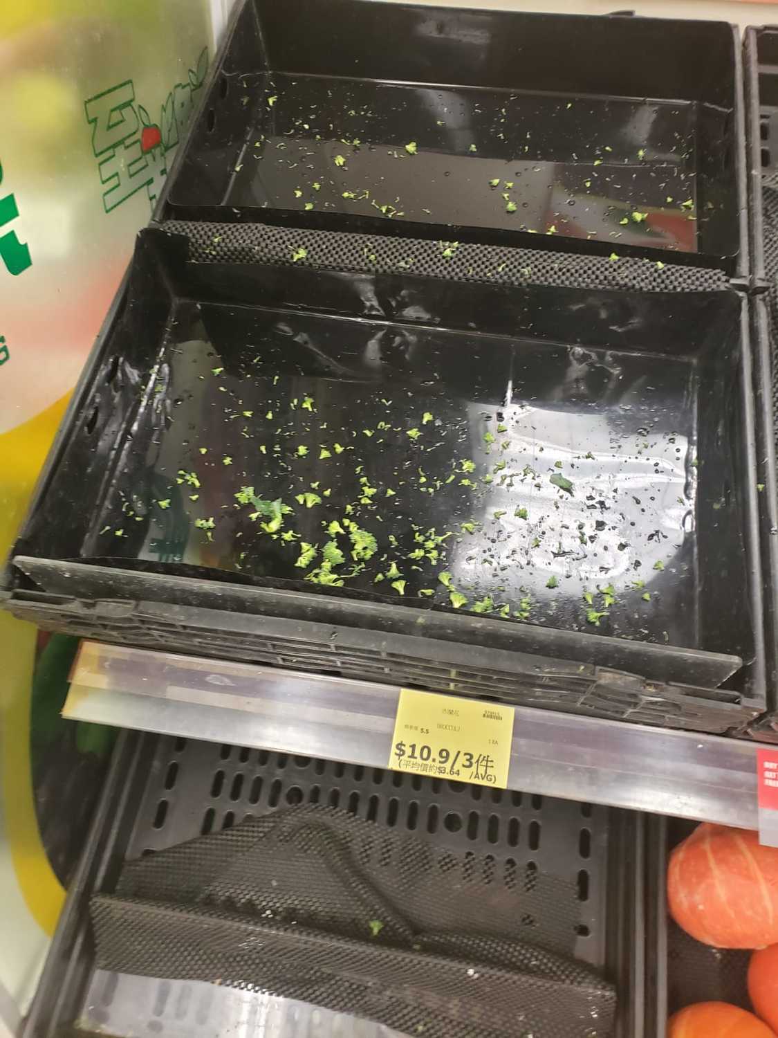 被掃空的蔬菜架。 圖：翻攝星島日報