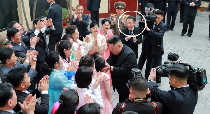 圖中被圈起者為北韓首席核子談判代表金明吉。 圖/翻攝自KCNA