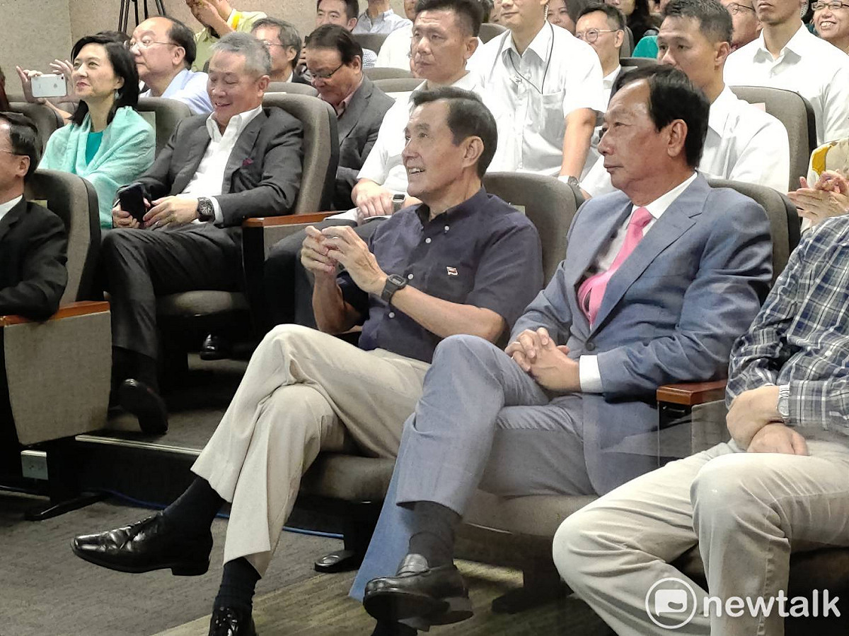 前總統馬英九日前鴻海創辦人郭台銘同台熱絡互動，引來韓粉反彈。 圖:黃建豪/攝（資料照）