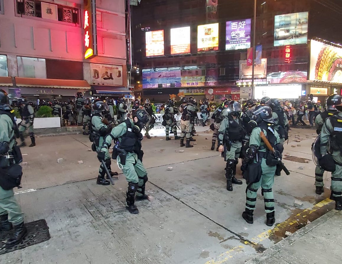反送中運動期間，港警出動大批防暴警察抓人。 圖：翻攝星島日報（資料照片）
