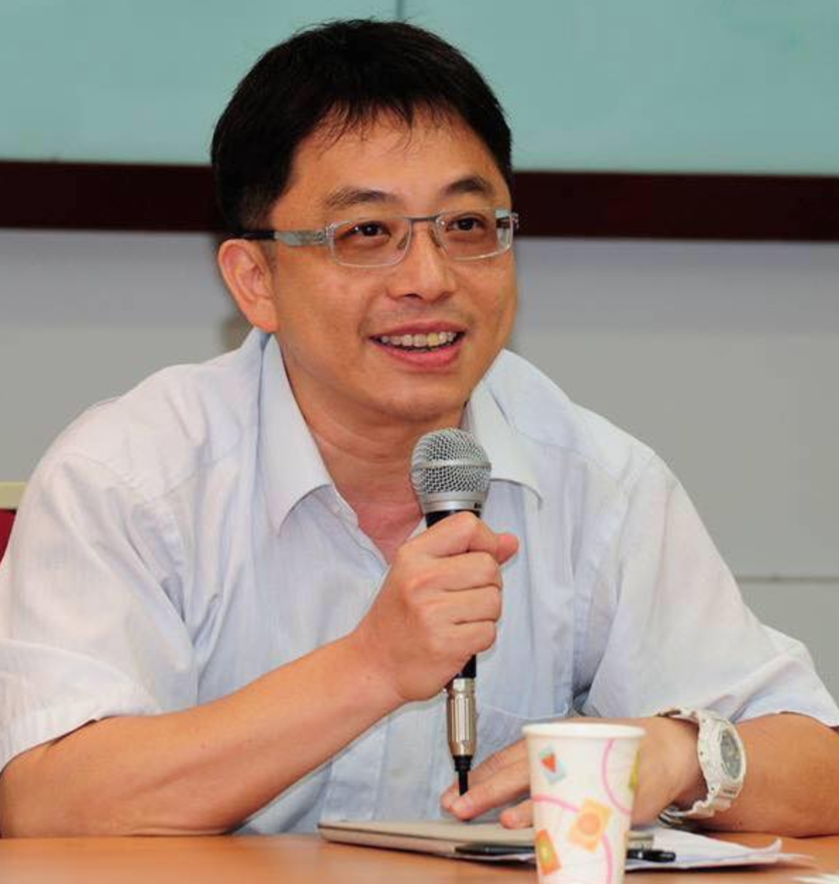 成大教授李忠憲認為國民黨的精神就是像蛆一樣的活著，如果國民黨不倒，台灣人就要忍受和一群像蛆一樣的人一起生活。 圖：翻攝自李忠憲臉書（資料照片）