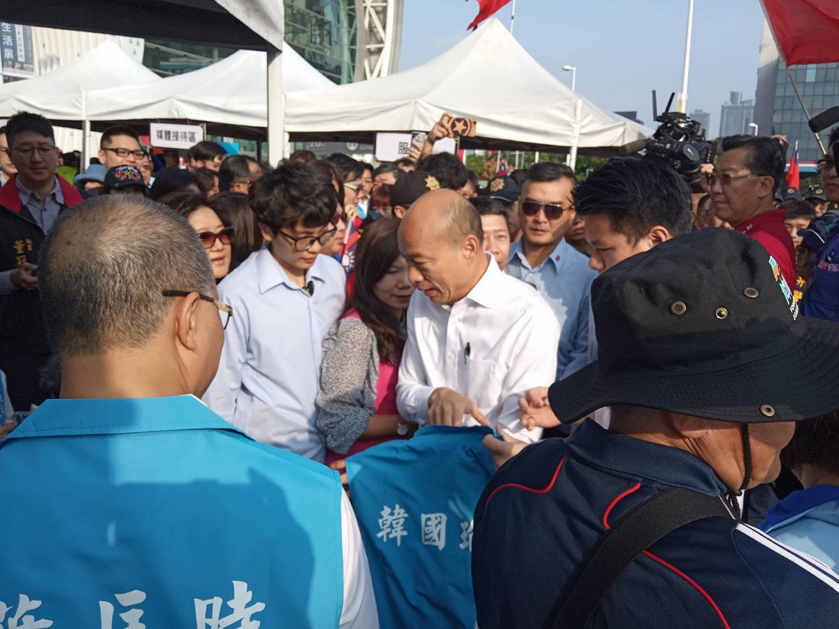 高雄市政府舉行雙十國慶升旗典禮，市長韓國瑜07:42抵達會場。 圖：孫家銘/攝