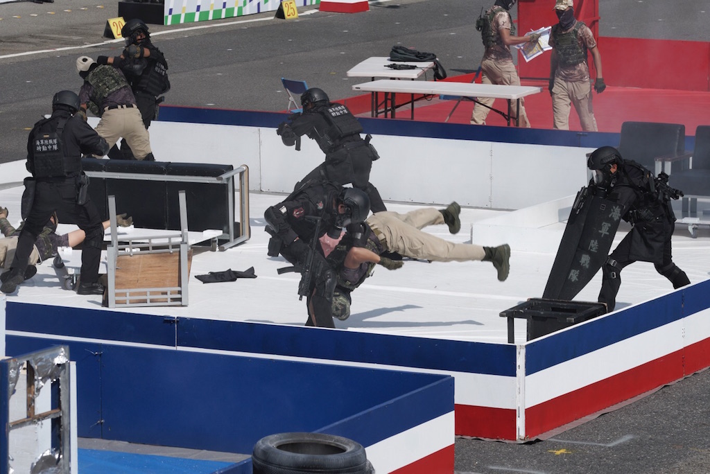 海軍陸戰隊特勤中隊反恐演練。 圖：張良一/攝