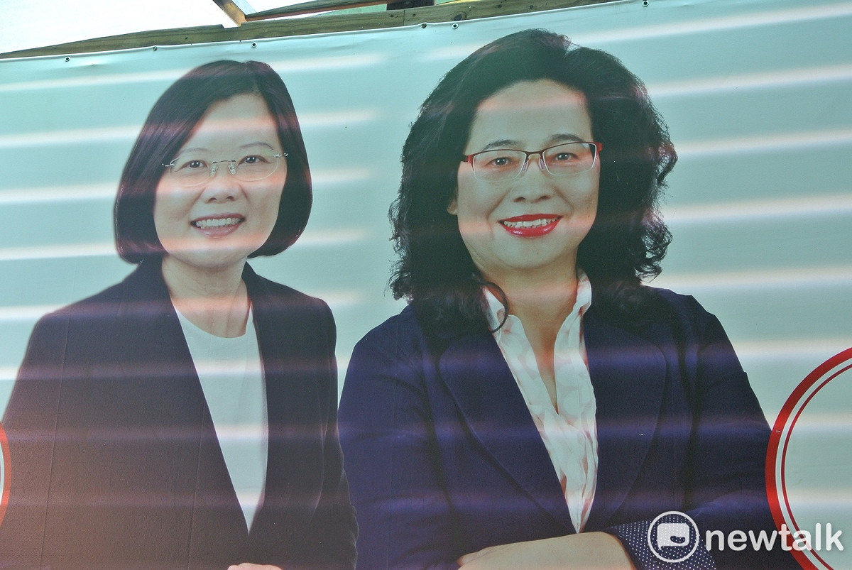 台中市第八選區立委候選人翁美春獨特的「澎澎」髮型，與小英的「清湯掛麵」形成強烈對比，讓選民印象深刻。 圖：唐復年/攝