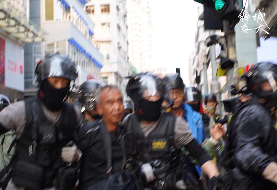 旺角地區登打士街有市民被捕。 圖：翻攝自成大編委