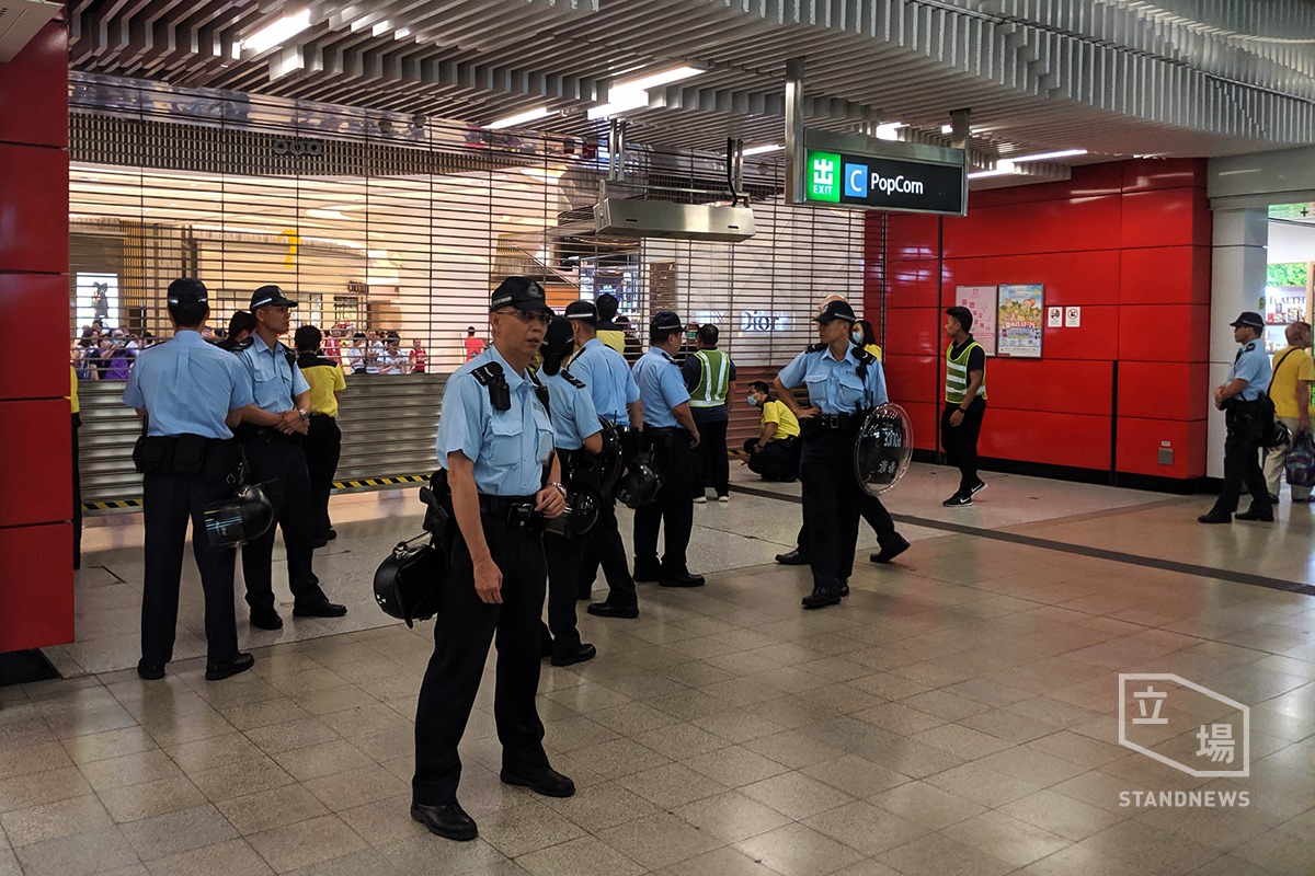 香港交通受到示威活動影響，港鐵已關閉觀塘、旺角等8個車站。輕鐵則已全線關閉，包括連接香港和廣東的直通車也取消多個班次列車。 圖：擷取自立場新聞臉書