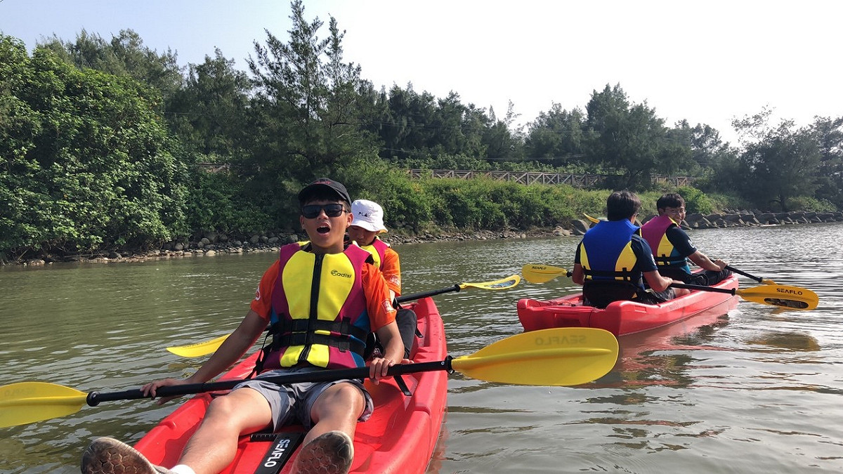 桃園後湖溪開放桃園市民免費獨木舟體驗活動。 圖：翻攝自桃園市海岸管理工程處官網