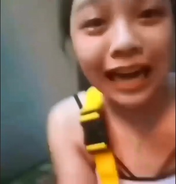 香港參與反送中運動的15歲少女陳彥霖生前自拍影片曝光，她在片中強調自己是香港人，會跟手足同進退。 圖：翻攝自網路影片