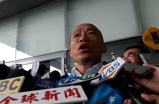 韓國瑜宣布請假選總統，並決定捐出請假期間的薪資。 圖：孫家銘／攝