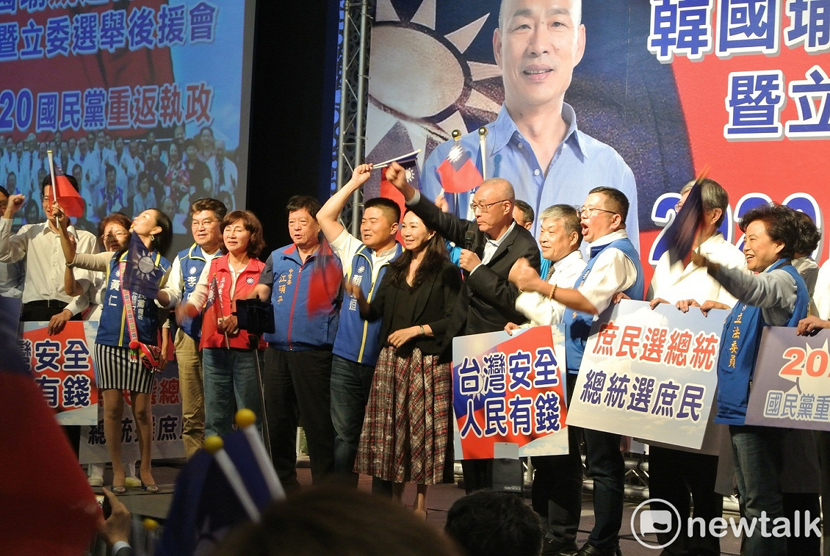 李佳芬與吳敦義首度在台中同台為韓國瑜造勢。 圖:唐復年/攝