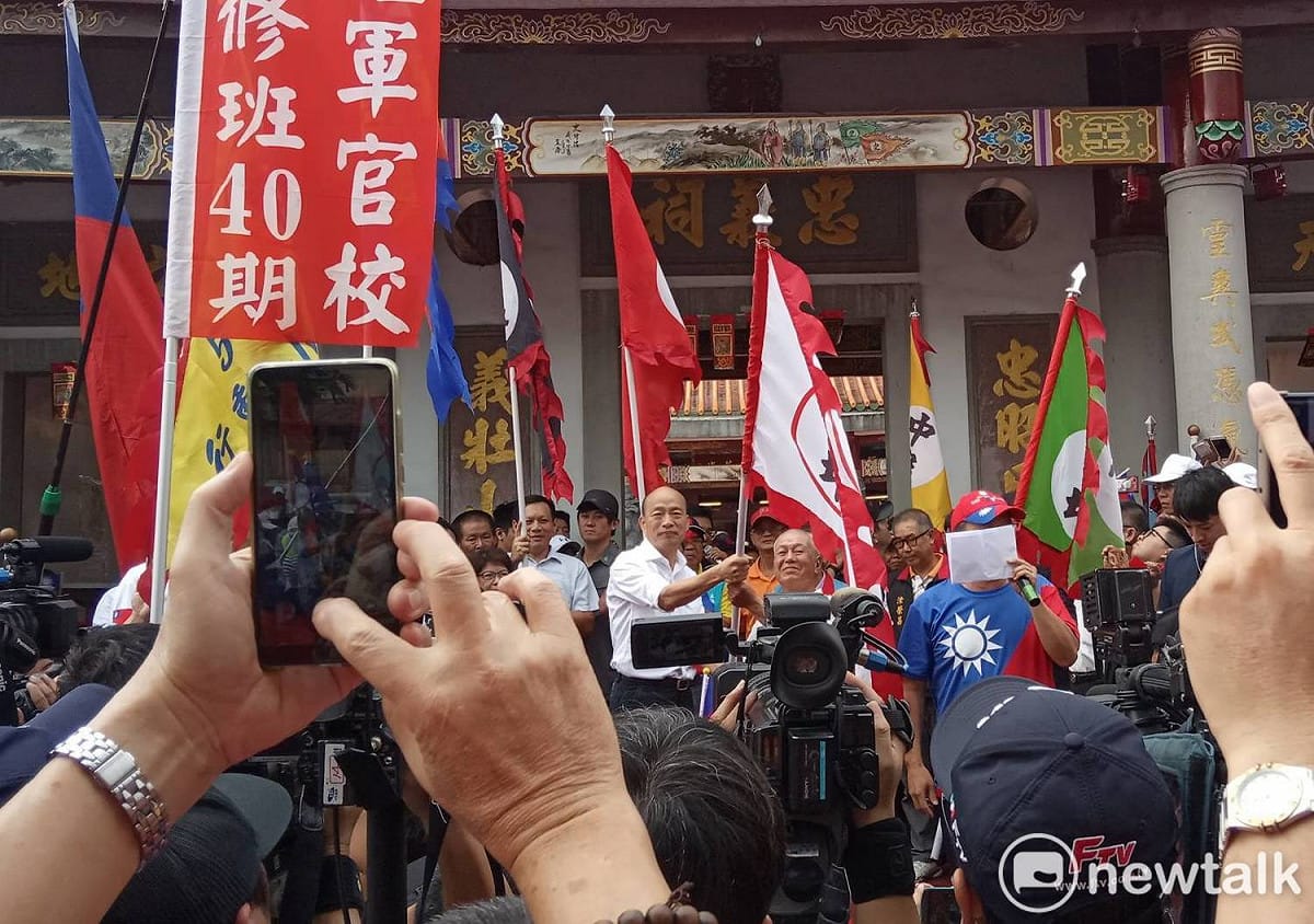 國民黨總統參選人韓國瑜下午來到屏東六堆忠義祠參拜，並參與客家後援會成立。 圖：孫家銘／攝