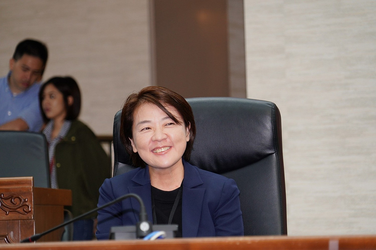 上任首 日，台北市新任副市長黃珊珊表示自己第一天當公務員很緊張。 圖：台北市政府／提供
