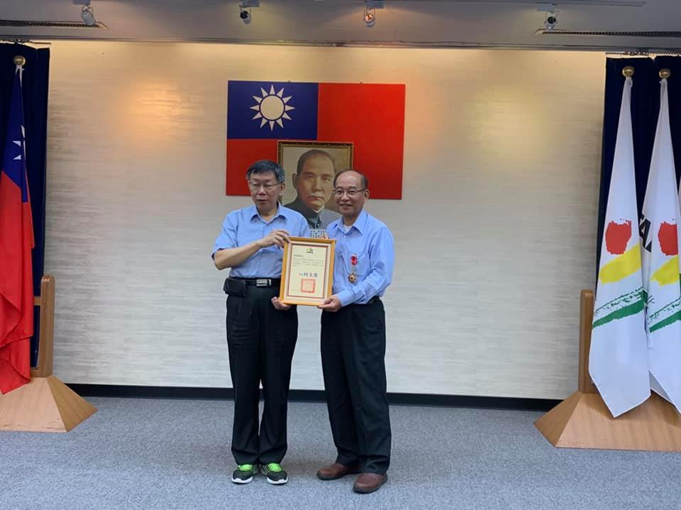 台灣民眾黨秘書長張哲揚今日從台北市府秘書長退休，並轉任為民眾黨秘書長。 圖：翻攝自張哲揚臉書