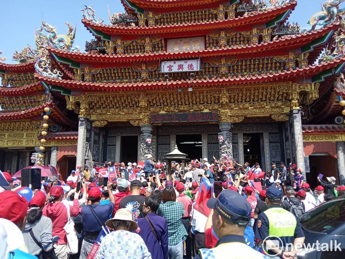 韓國瑜所到宮廟，支持者爆棚。 圖：孫家銘／攝