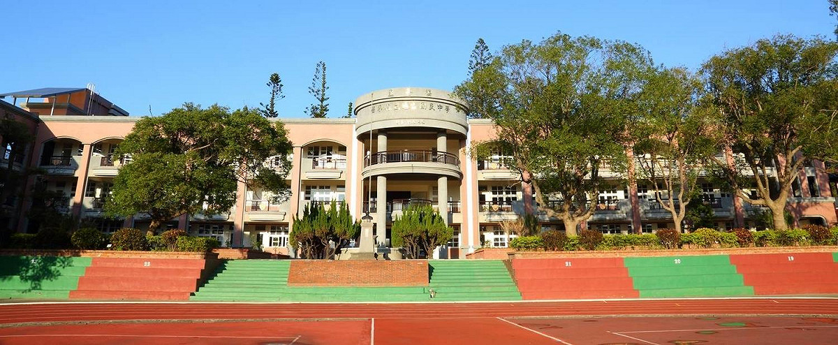 通宵百餘位學生前往中國交流，因風浪大滯留四天，迄今未返。 取自通宵國中官方網站
