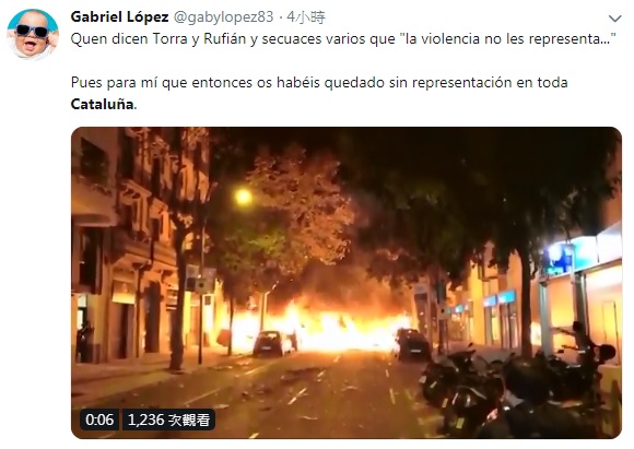 加泰隆尼亞地區連續抗爭，入夜後警民衝突升級，示威者在街道丟汽油彈。 圖：翻攝自Gabriel López推特影片