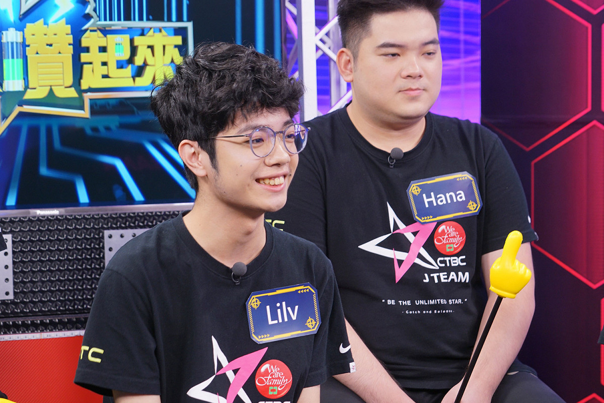 人氣戰隊中信J Team選手Lilv（左），選手Hana（右）。 圖：狼谷競技台/提供