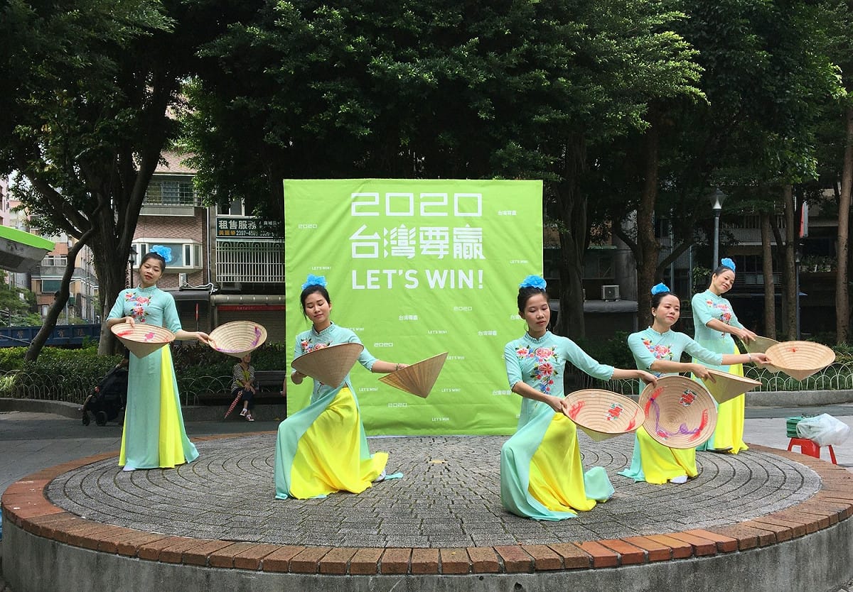 民進黨婦女部19日在台北市成立全國首個「小英新住民姊妹會」。 圖：民進黨婦女部/提供