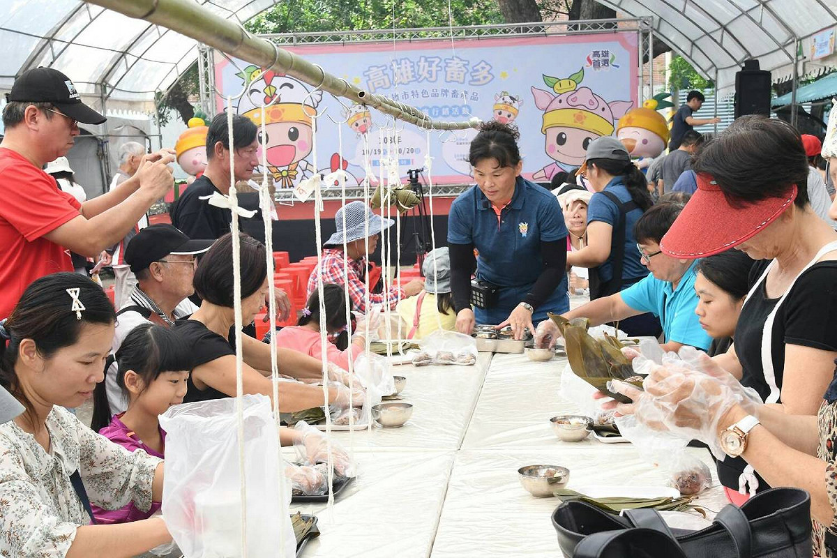高雄好處多活動在橋頭糖廠舉行，大人小孩親子同樂。 圖 : 高雄市農業局/ 提供