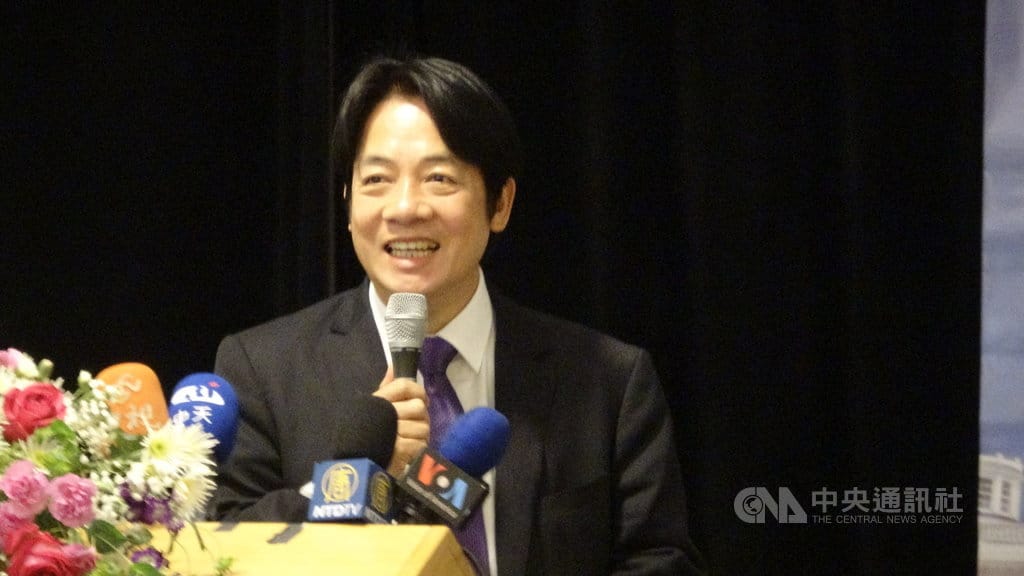 前行政院長賴清德今天表示，和反對總統蔡英文的綠營支持者溝通良好。他向支持者表示，初選已經結束，現在是團結的時候，希望大家都能回台投票，讓民進黨贏得選舉。 圖/中央社