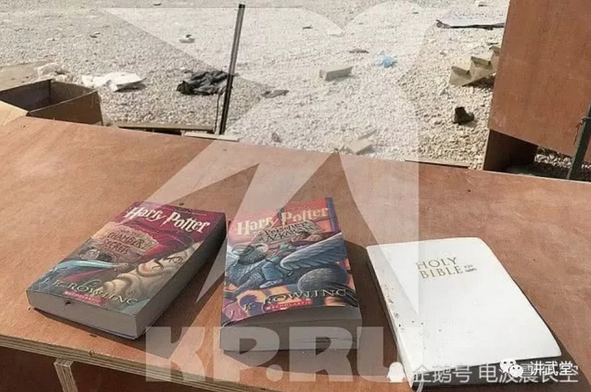 美軍在敘利亞基地遺留的小說。 圖：翻攝自微信