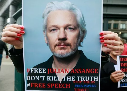 維基解密創辦人朱利安·保羅·阿桑奇（Julian Paul Assange）。 翻攝自Free Julian Assange臉書