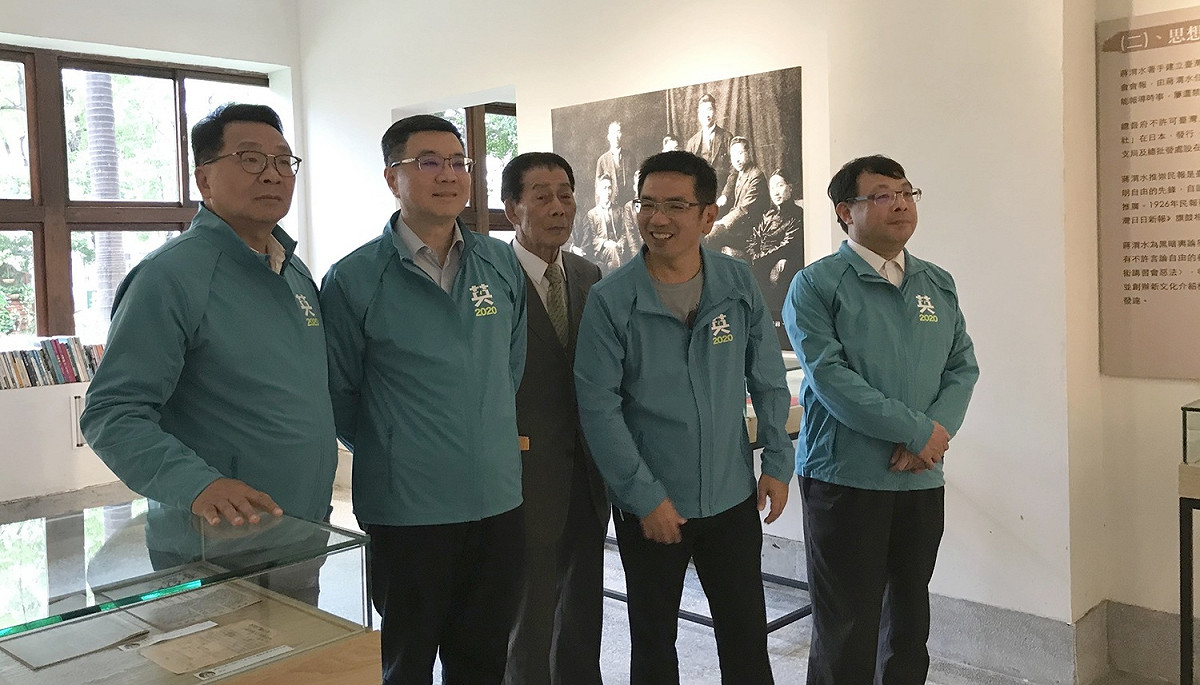 民進黨主席卓榮泰（左二）。 圖：民進黨提供