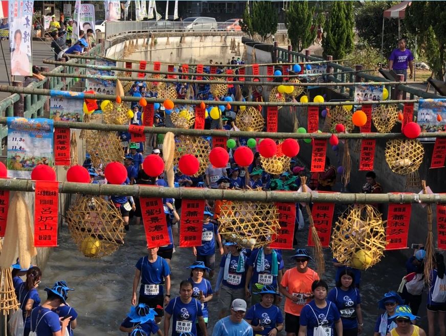 跑水節不但是二水鄉盛事，也有許多外地遊客、國際團體也來這裡進行交流、觀光。 圖：翻攝自彰化二水國際跑水節官網